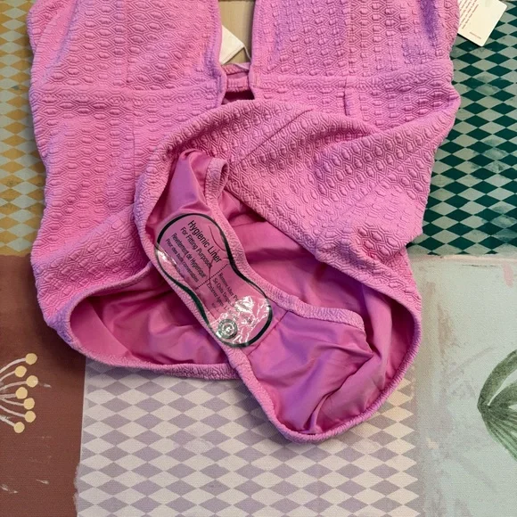 Roxy
Juniors' Haleiwa Plunge-Neckline One-Piece Swimsuit - Picture 6 of 8